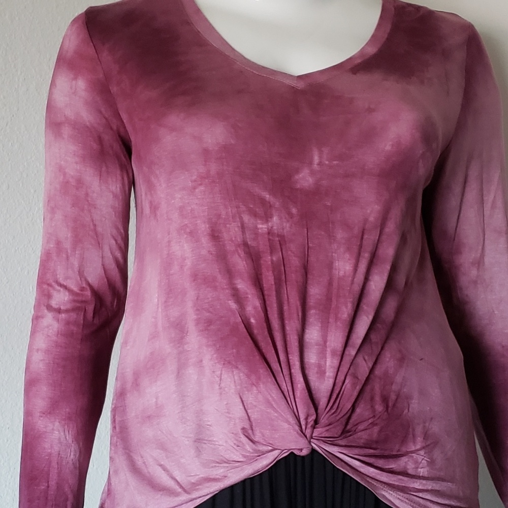 V-neck tie-dye t-shirt